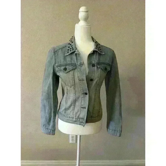 Rock & Republic Denim HITCHIKER Studded Distressed Jacket Size Small - Picture 1 of 11
